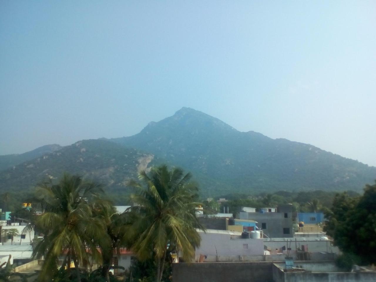 Sai Guest House Tiruvannāmalai Rum bild