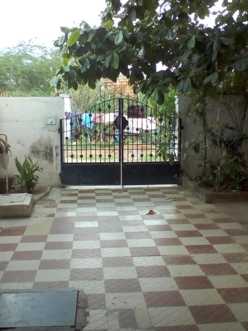 Sai Guest House Tiruvannāmalai Exteriör bild
